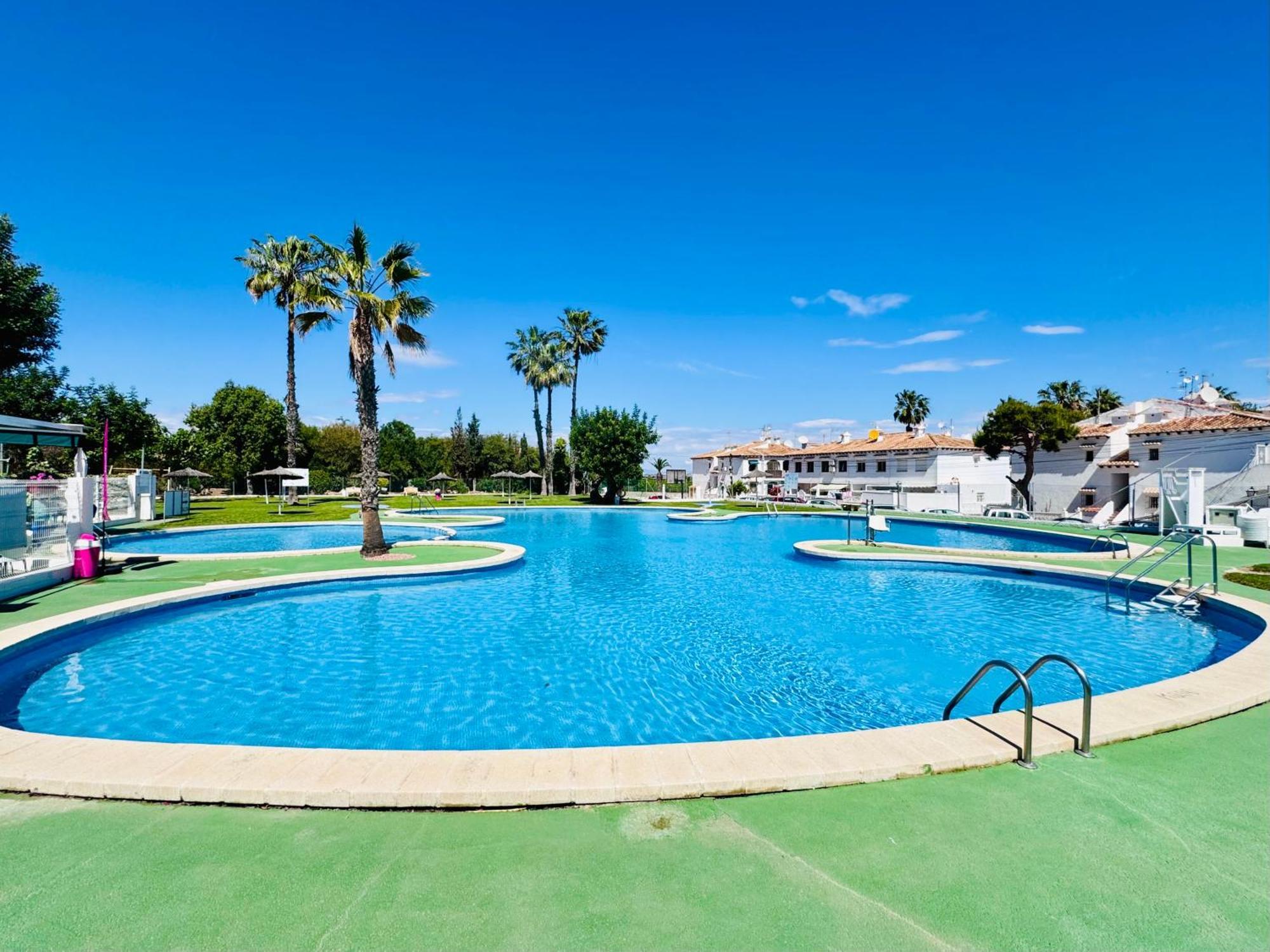 Apartamento Agua Rosa Торевьиа Экстерьер фото